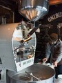 ディードリヒの焙煎機は奥沢店でも使用。坂尾さんが求めるクリーンな味を実現する。