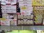 ギフト・ガーデンの棚に並ぶ十万石ふくさやの「十万石まんじゅう」