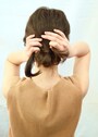 4で結んだ毛束の結び目を隠すようにすると良い