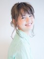 お団子ヘアをゴム2本で！アウトドア向きの簡単ヘアアレンジ