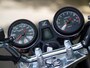 CB1100のメーターにはシフトインジケーターや瞬間燃費などが表示される