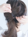 ピンを根元に向かって縦に押し込む