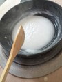 海水を煮詰めていきます。自分で作った塩の味は格別！
