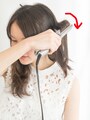 アイロンを少し内側にひねる
