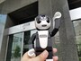 故郷（シャープ）の玄関前でロボホンと。