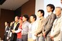 金賞を受賞した工房の代表者の方々。皆さん、晴れやかな笑顔です。