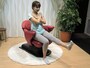 座って姿勢を維持するだけでトレーニング効果が得られる