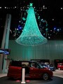 展示車とともに日産オリジナルクリスマスツリーをご覧あれ。カラフルに変化するようすが楽しめます（2016年11月26日撮影）