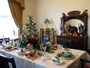 横浜市イギリス館のクリスマス装飾のテーマは「ヴィクトリアンスタイル」。家族や友人たちとクリスマスを祝う、華やかなテーブルセッティング（2016年12月2日撮影）