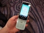 発信/終話キーも搭載したfeaturephoneテンキーが使える　AQUOS PHONE SL IS15SH 