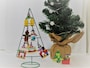 レゴ(R)で作ったクリスマスオーナメントを吊ったクリスマスツリー