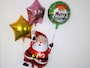 メリークリスマスとサンタクロースのバルーンはかなり目立ちます。