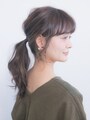 おくれ毛の出し方・ポニーテールのおしゃれな崩し方