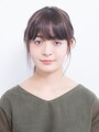 おくれ毛ありのひとつ結び