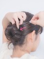 ピンが頭皮に触れるくらい深く刺す