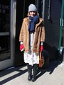 ファーコートはマフラーでドレスダウン　