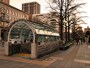 太宰さんと敦くんが逃げ込んだ、みなとみらい線日本大通り駅入口（2016年12月17日撮影）