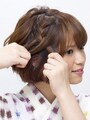 両サイドにきつめの編み込みを作る