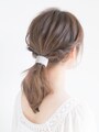 ねじり編みの無造作ポニーテール