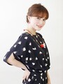 コンビネゾンに大ぶりのネックレスを合わせて