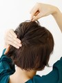 トップの毛束を引き出す