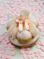 「パティスリー アカシエ」の春限定「サクラ・アントワネット」（税込750円、アントルメ直径12cm税込2,200円）