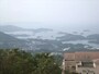 船越展望所から黒島を望む（左側の島影）。ここに世界文化遺産候補の黒島教会（黒島天主堂）があります（2012年3月撮影）