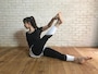 お尻の横から脚の外側全体をストレッチ
