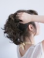 毛先だけでなく根元から手ぐしでつける