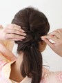 立体的に見えるように毛束を引き出す