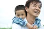 少しずつ素直な感情が出せるように、縛られているモノから解き放たれるには、親や周囲の大人たちの努力と時間が必要です。親はゆっくり焦らずに、子どもが安心して本当の自分を表現できる環境を整えていきましょう