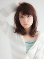 鎖骨ラインのミディアムヘア