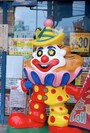 ラッキーピエロのゆるキャラ「ラッキーくん」がお出迎え