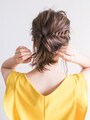 左右に広げるようにしてバランスを整える