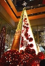 丸ビル１階の“Blooming Anniversary Tree”