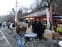 二の鳥居の東の茶屋風の売店