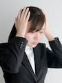 トップと顔周りにワックスをつけることで、就活の髪型で重要な清潔感を出せる