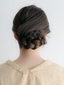 三つ編みお団子の低めの簡単なやり方！崩れにくいヘアアレンジ