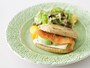 「フレンチトーストサレメニュー」はお食事系のフレンチトースト。「生ハムモッツァレラ（1222円）」「アボカドサーモン（画像、1324円）」の2種類（画像提供：パティスリーパブロフ）
