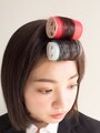 前髪をマジックカーラーで巻く