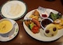 ライスかパンダが選べ、コーヒーか紅茶が付く