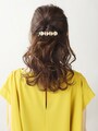 好感度抜群！ミディアムヘアのきれいめハーフアップ