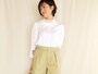 白いレース刺繍トップス