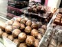 エスカルゴの養殖場が近隣にあり、フランス人が親しめる形だから、この形になったそう。