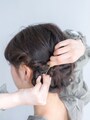 毛先を折り込み、アメピンで留める