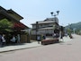 飲食店が軒を連ねる長瀞駅から宝登山に向かう通り