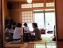 座敷席で庭園を眺めながら秩父そばが味わえる「とらや」