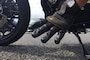万が一のバイク転倒時、とっさに出る手が素手だと大変なことに。