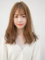 胸上のセミロングヘア