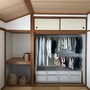 クローゼット収納実例：押し入れのふすまを外し使いやすいオープンスタイルに（出典：RoomClip 「収納アイデア/無印良品/インテリア/リフォーム/シンプリスト/整理収納部…などのインテリア実例 - kajiの部屋 -」 ）